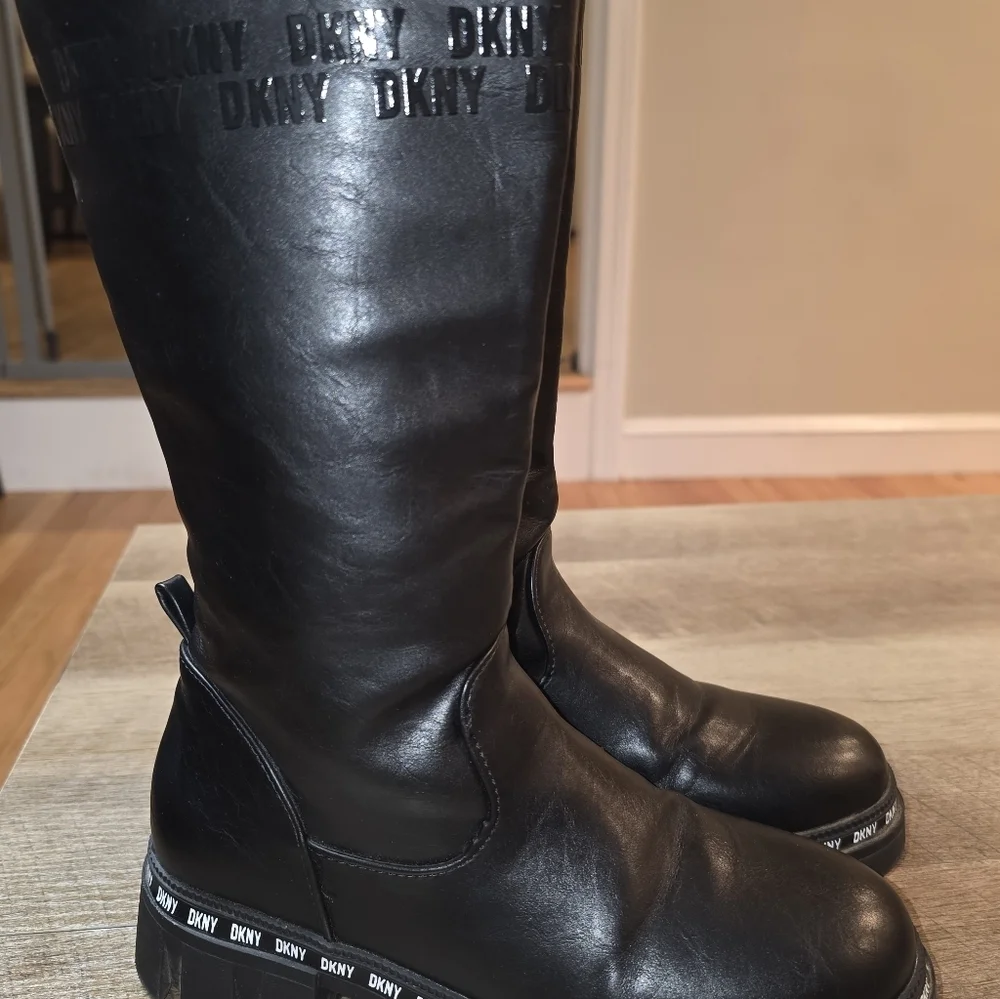 DKNY-  Girls Black Gabby Tall Boot. Size 3